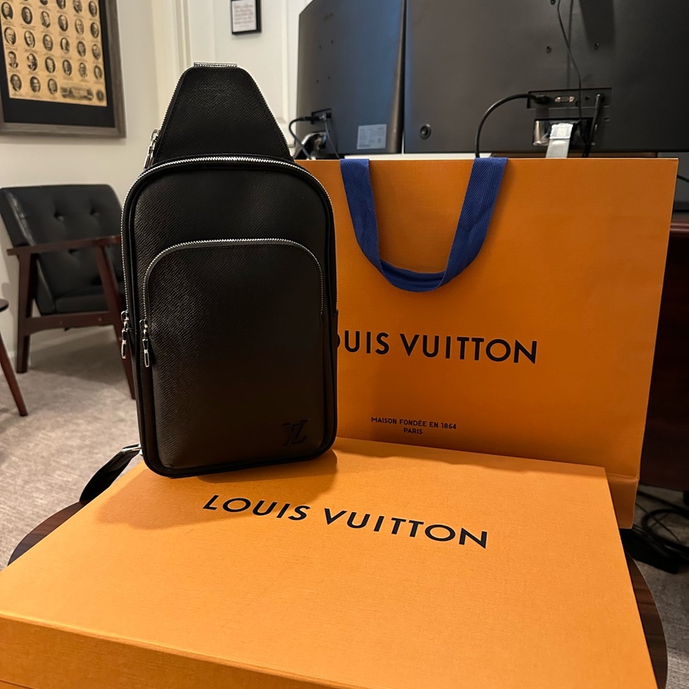 Louis Vuitton Avenue Black Men's Bag sling